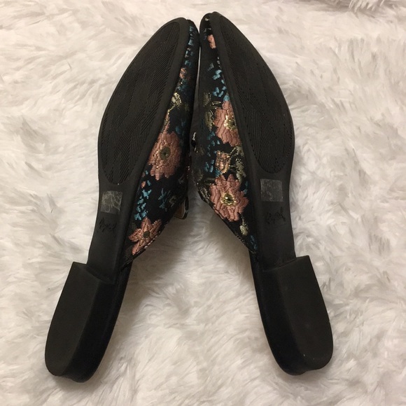 Qupid Floral Embroidered Flats - Picture 4 of 8